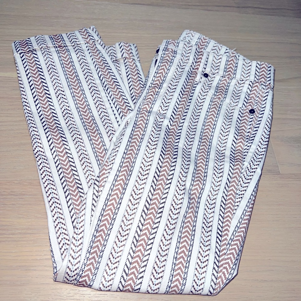 Loft modern cuffed crop size 27/4 great condition. Nwot